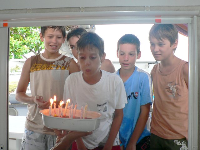 162- Bastien fete ses 12 ans avec ses copains 